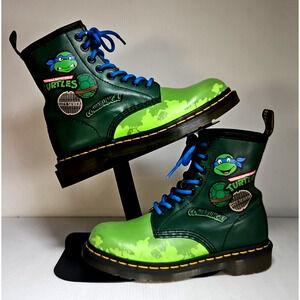 Dr. Martens TMNT Leonardo Boots GLOW IN THE DARK – Rare – Women’s 7 / Men’s 6
